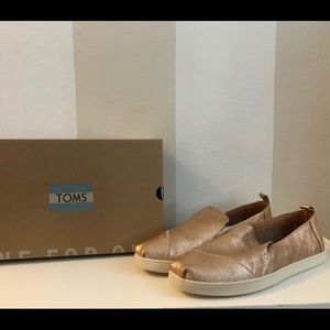 Tome flat metallic gold sneaker